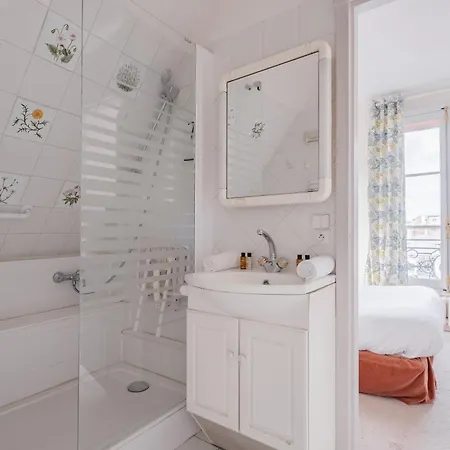 Veeve - Haussmannian Heights Apartment Paris