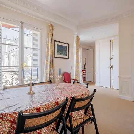 Veeve - Haussmannian Heights Apartment *