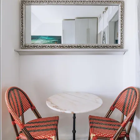 Very For 2 In Apartment