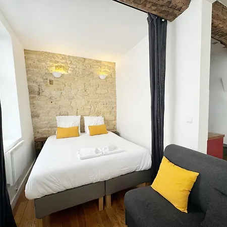 Du Lion/ac Historic Flat, Marais, 4-5 Guests Apartamento