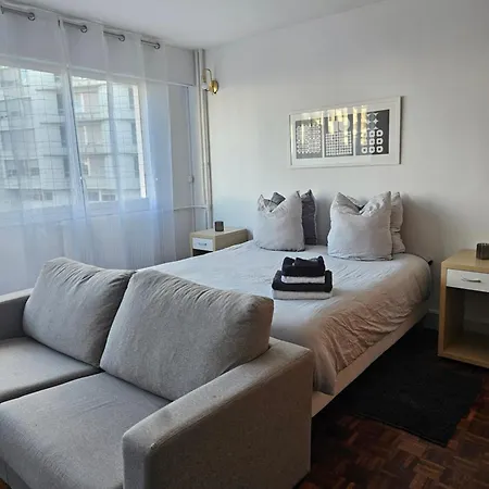 Tour Eiffel Apartment *