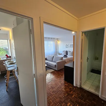 Tour Eiffel Apartment *