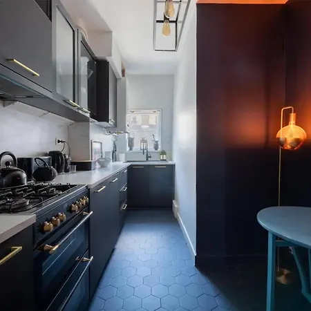 Beautiful 1bd Parasian Batignolles