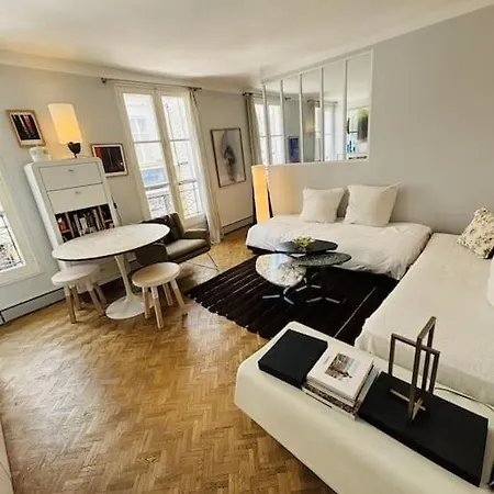 Cozy Canal Saint Martin Apartment
