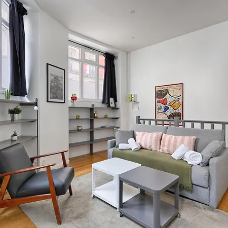 Charming Heart Of 17th Apartment
