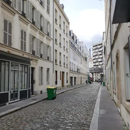 Calme Et Proche Tour Eiffel Apartment