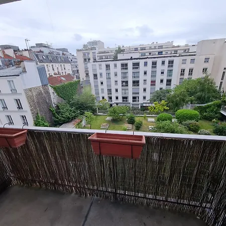 Studio Calme Et Central Apartment