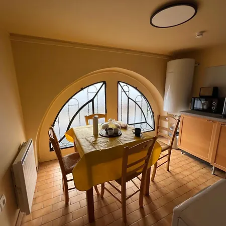 Pere Lachaise Apartment
