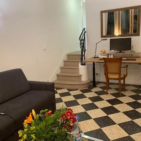 Pere Lachaise Apartment