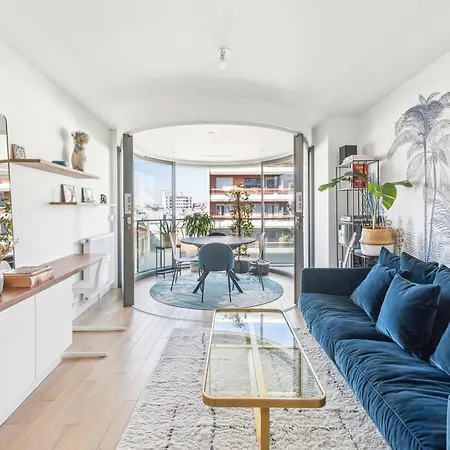Veeve - The Transforming Terrace Apartman *