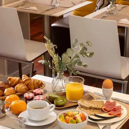 Des Ambassadeurs Hotel 3*