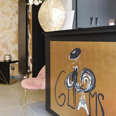 Le Glam's Hotel