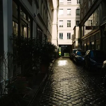 Charming In A Courtyard In Apartment