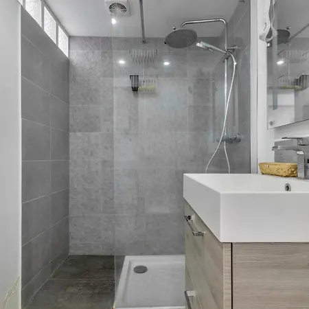 Faubourg St Martin - Canal Saint Martin Chaleureux Apartment