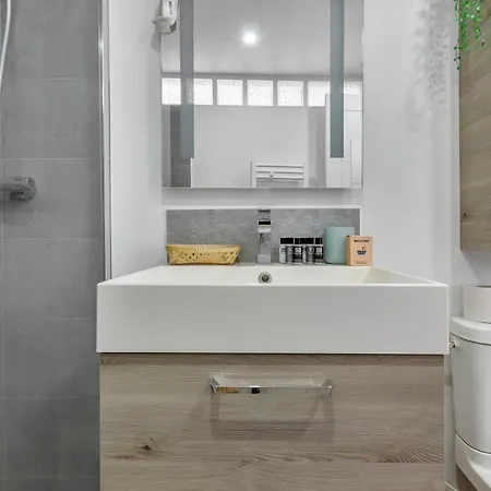 Apartment Faubourg St Martin - Canal Saint Martin Chaleureux