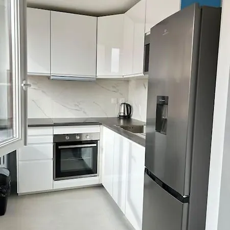 Apartment Spacious Near Carre De Baudouin Bua *
