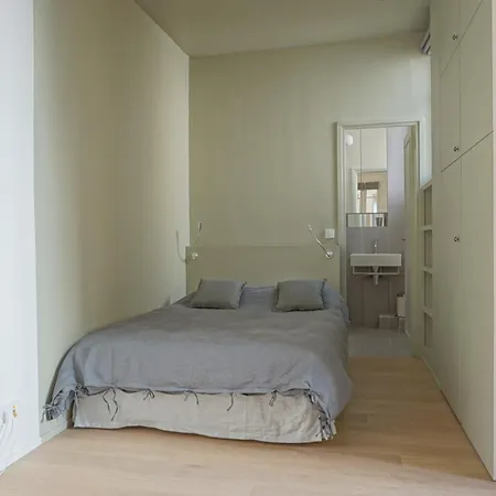 Rue Chateaubriand - 8 Apartment *