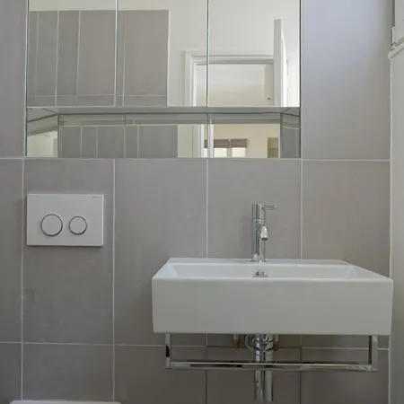 Rue Chateaubriand - 8 Apartment Paris
