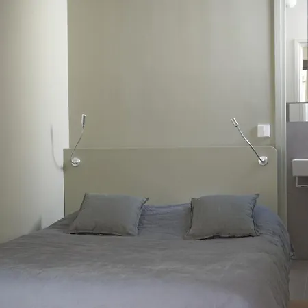 Apartment Rue Chateaubriand - 8 Paris
