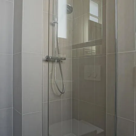 Rue Chateaubriand - 8 Apartment