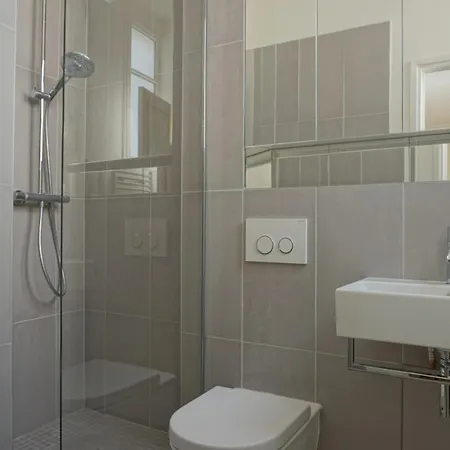 Rue Chateaubriand - 8 Apartment Paris