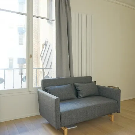 Rue Chateaubriand - 8 * Paris