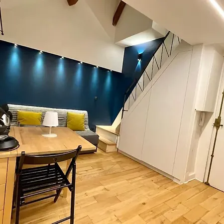 Appartement Joli Studio 18m2 En Plein Coeur Du Marais A !