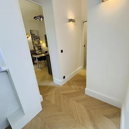 Apartment Modern Canal St Martin