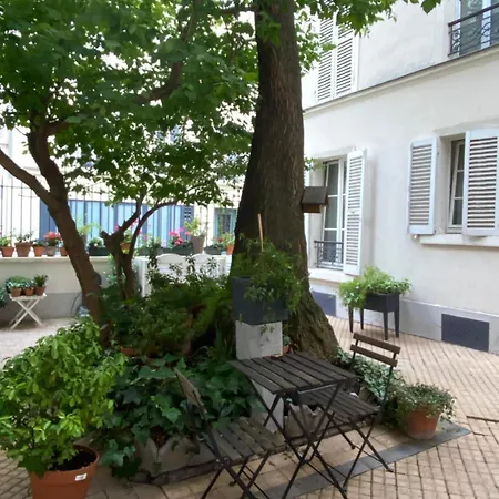 Charming Eiffel Tower Apartment
