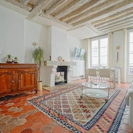 2 Bedroom With The Location Of In 2nd Arr Apartamento
