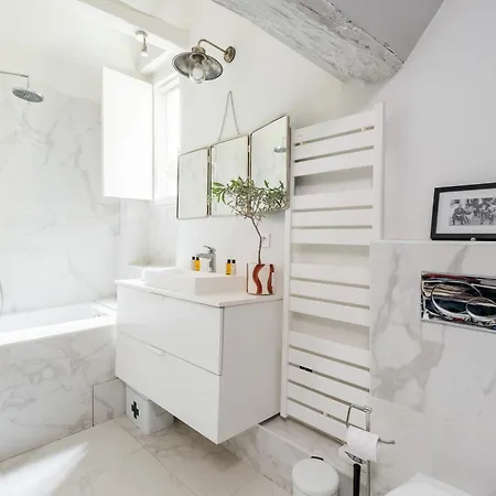 Apartment Veeve - Modern-chic Mezzanine Paris