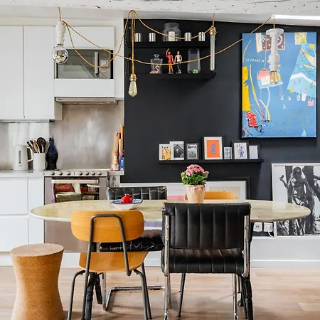 Veeve - Modern-chic Mezzanine Apartment