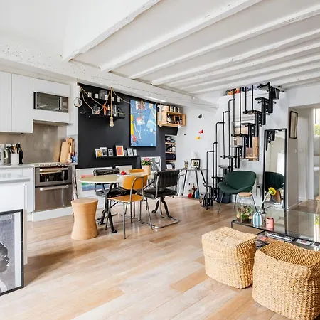 Veeve - Modern-chic Mezzanine Apartment