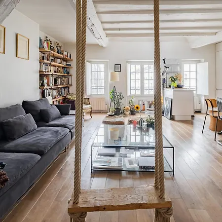 Veeve - Modern-chic Mezzanine Apartment *