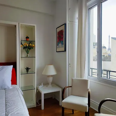Avenue Franklin Roosevelt - 8 * Paris