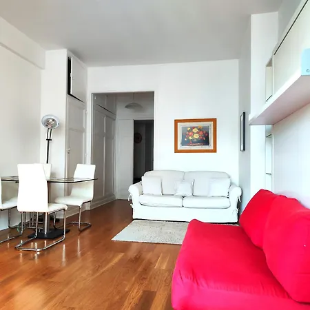 Avenue Franklin Roosevelt - 8 Apartment