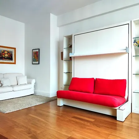 Avenue Franklin Roosevelt - 8 *