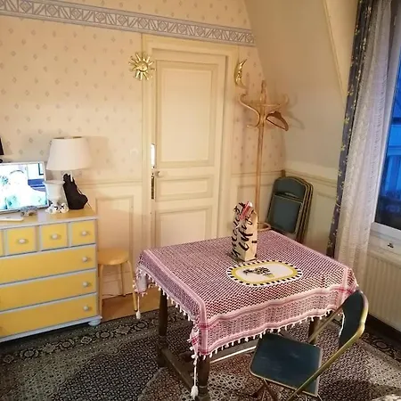2 Pieces Apercu Vue Sacre Coeur-rue Des Martyrs Apartment