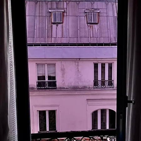 Apartment 2 Pieces Apercu Vue Sacre Coeur-rue Des Martyrs