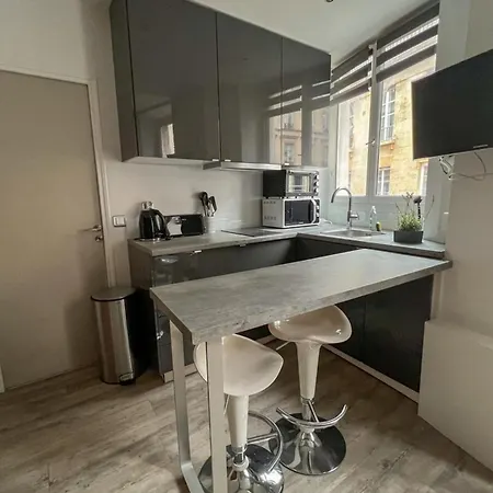 Flexliving - Beautiful 2-room - Chaussee D'antin - 09 Apartment