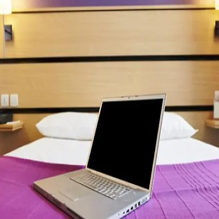 Kyriad 10 - Canal Saint Martin - Republique Hotel