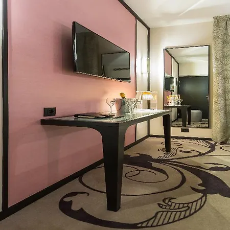 Yllen Eiffel Hotel Paris