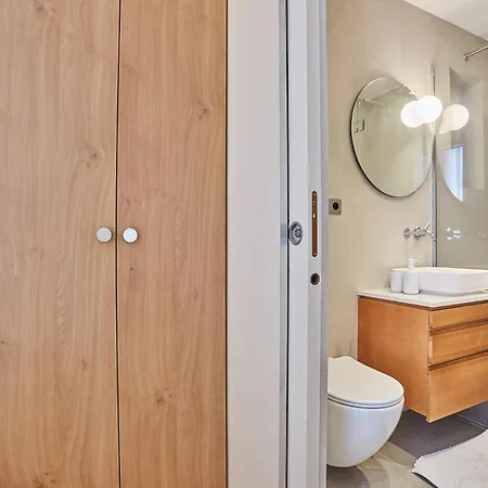Amazing 2 Bedrooms Center By Prestige Apartment