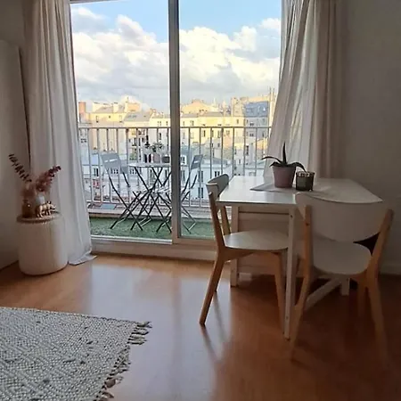 Apartment Studio Beau Et Calme Avec Vue Sur Sacre-coeur ! *
