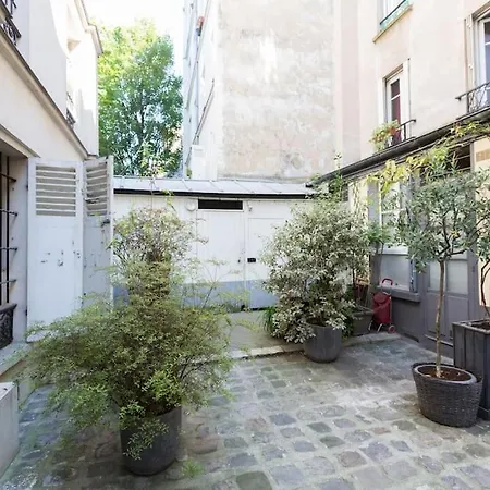 Charming Flat In Montmartre *