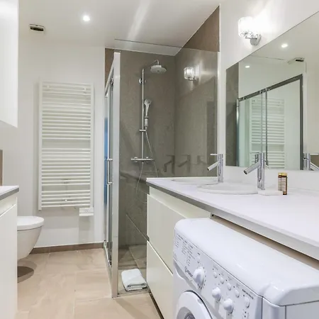 Bastille - Elegant Duplex Loft -6p