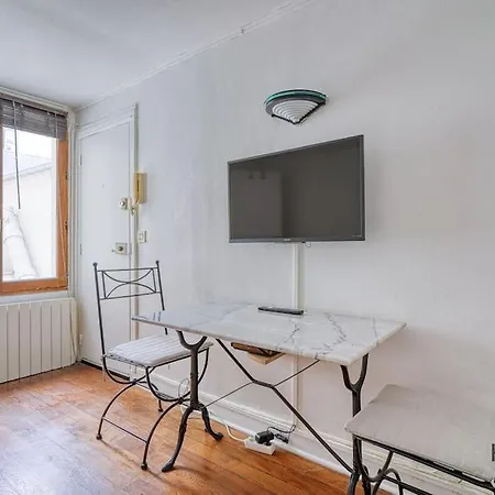Le Fonctionnel - Proche Des Champs Elysees - 244B * Paris