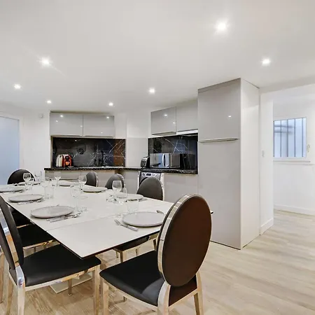 In The Heart Of Opera Apartment