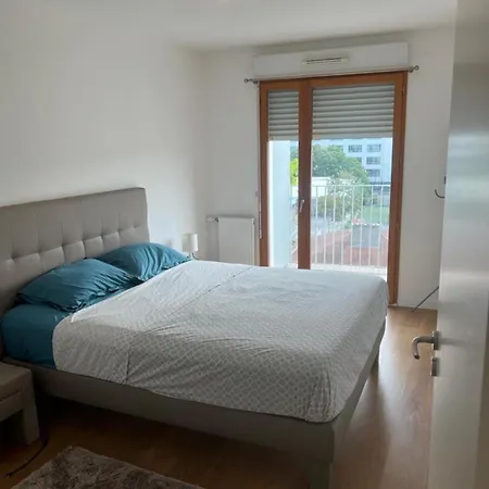 Avenue Rapp Apartment