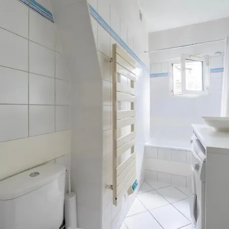 In Front Of Sacre Coeur - 2 Bedrooms In Last Floor Apartment Paris